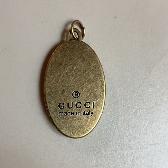 Gucci stamped oval Bee Pendant/ charm/ zipper pull  in Lime Green- NEW - Picture 2 of 3